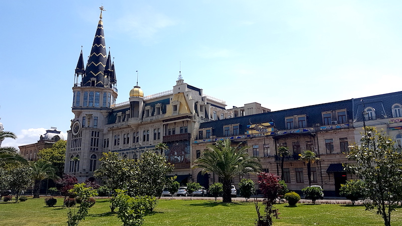 Prunkvolles Gebäude in der Altstadt von Batumi