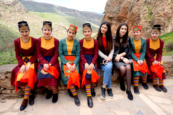 Armenische Frauen in traditioneller Tracht