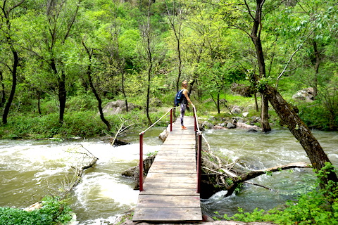 Brückenüberquerung bei Tatev