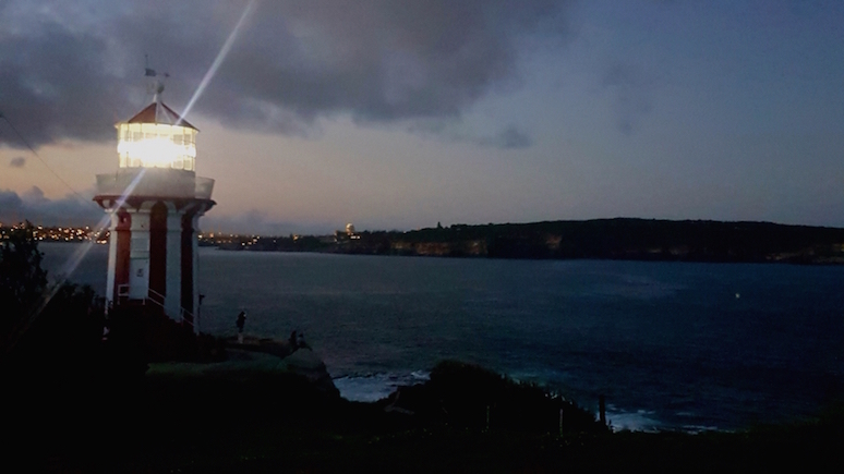 Leuchtturm bei Abendlicht in Watson Bay